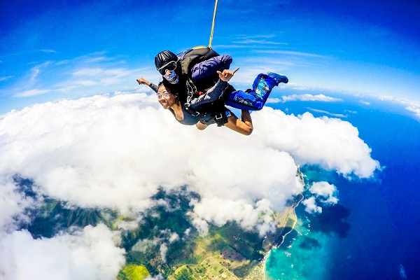 hilo students skydiving